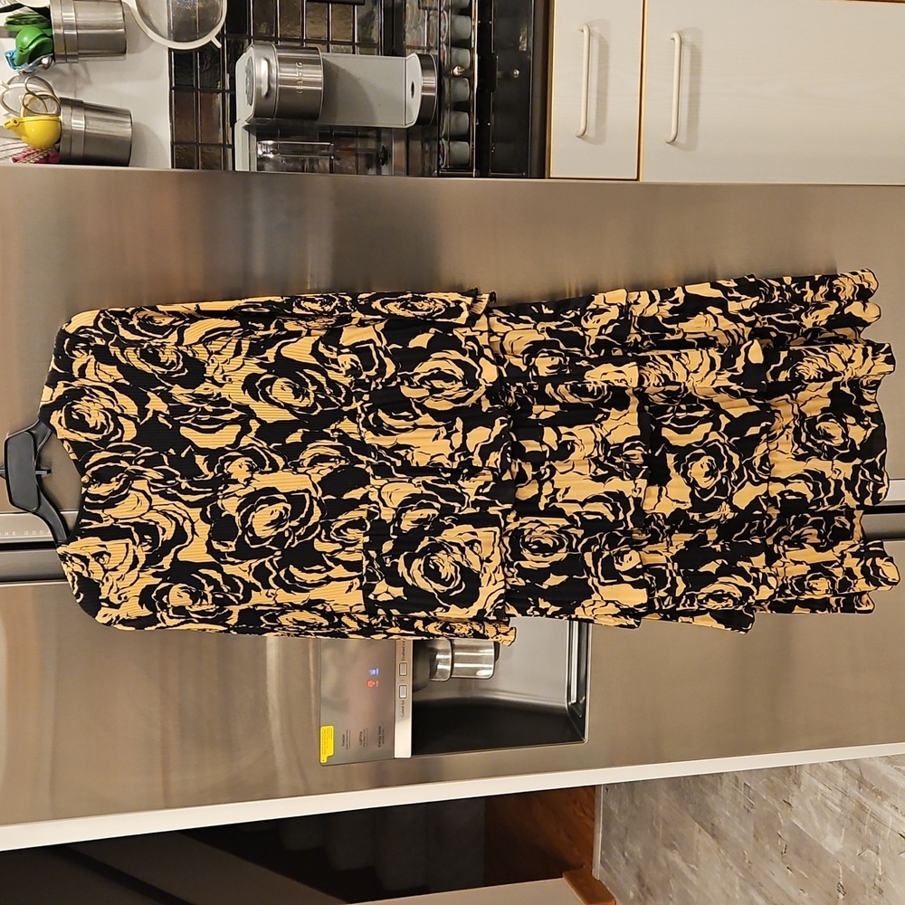 💕CHICO'S BLACK LABEL💕 Tiered Pleated Dress Abstract Floral Neutral Combo NWOT - Picture 5 of 11